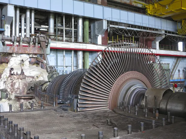 Générateur d'énergie et turbine à vapeur pendant la réparation — Photo