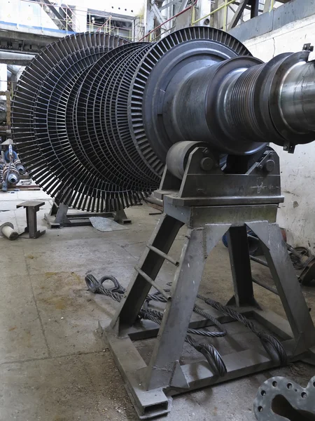 Stoom turbine van de energiegenerator tijdens reparatie in de centrale — Stockfoto