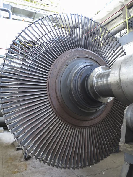 Stoom turbine van de energiegenerator tijdens reparatie in de centrale — Stockfoto