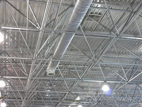 soyut çağdaş metalik yapıların çatı kaplama teknolojisi