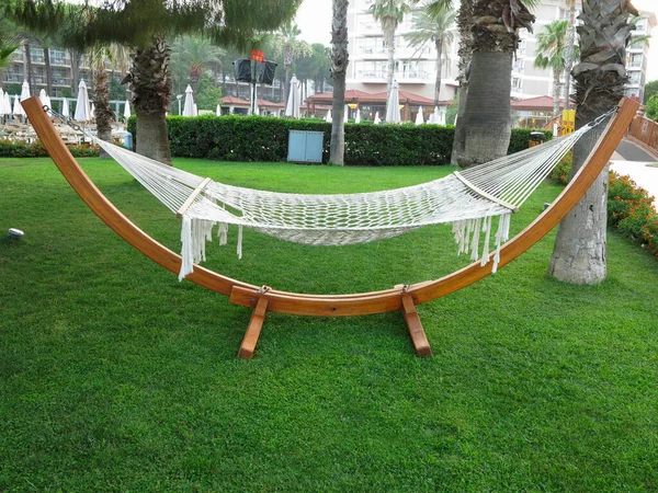Rede Confortável Grama Verde Resort Tropical Luxo — Fotografia de Stock