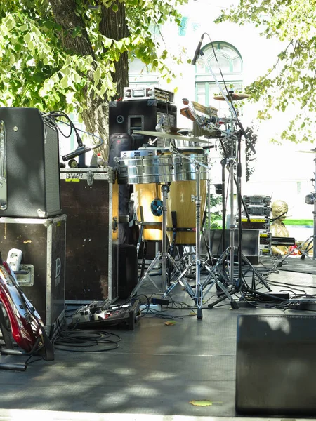 2021 Moldávia Chisinau Concerto Festivo Instrumentos Musicais Tambores Amplificadores Alto — Fotografia de Stock