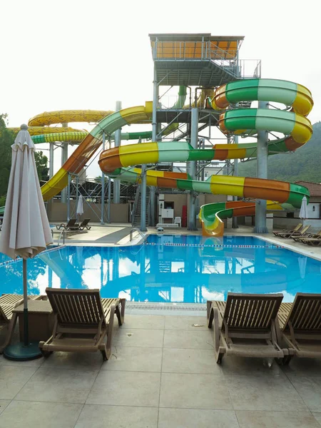 Slechte Waterglijbanen Het Moderne Resort Met Aquapark — Stockfoto