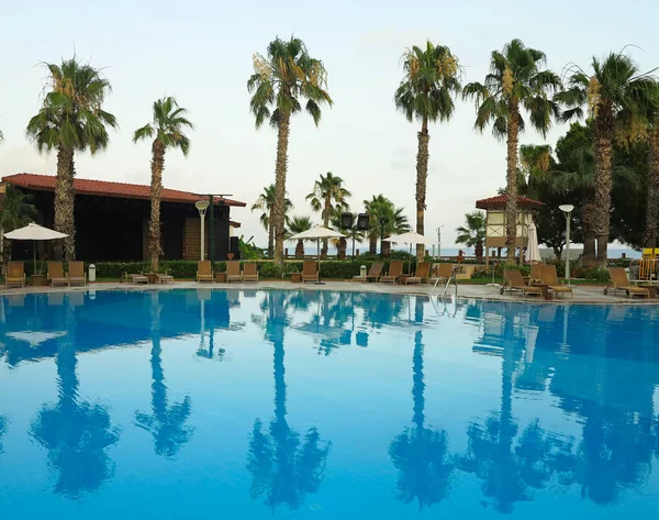 Blauer Luxus Pool Einem Tropischen Resort — Stockfoto
