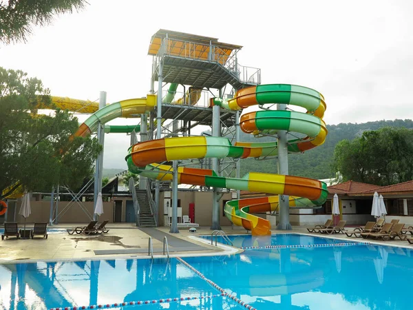 Slechte Waterglijbanen Het Moderne Resort Met Aquapark — Stockfoto