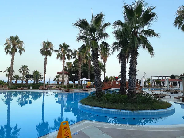 Luxury Blue Swimming Pool Tropical Resort — Stock Photo, Image