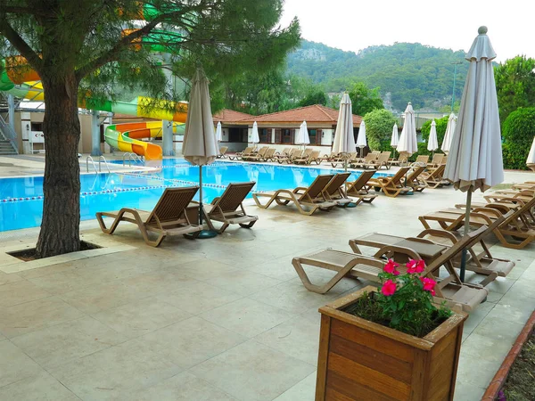 Piscina Azul Lujo Resort Tropical —  Fotos de Stock