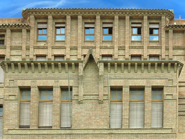 Detail Der Alten Hausfassade Aus Braunen Ziegeln — Stockfoto