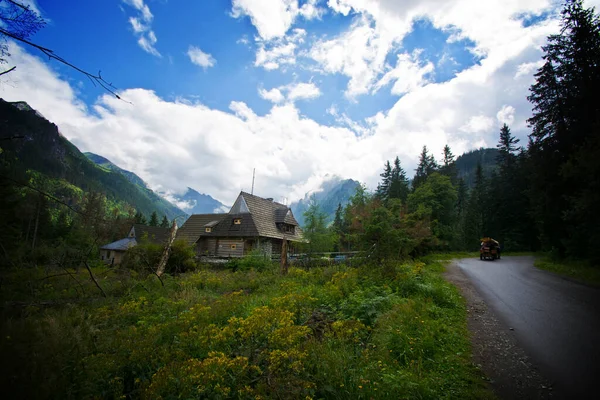 Vieille Maison Bois Dans Beaux Paysages Montagne Images De Stock Libres De Droits