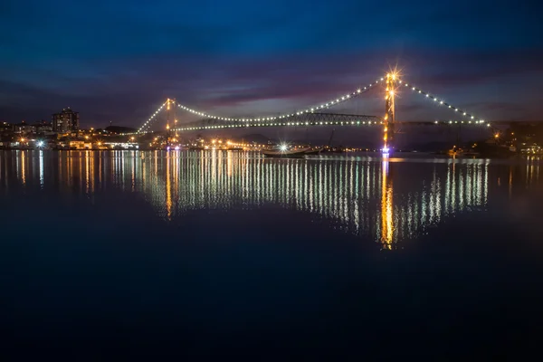 Hercilio luz bridge på natten — Stockfoto