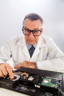 kalfa teknisyen sabitleme laptop