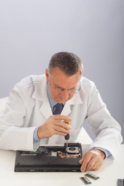 kalfa teknisyen repairng dizüstü bilgisayar