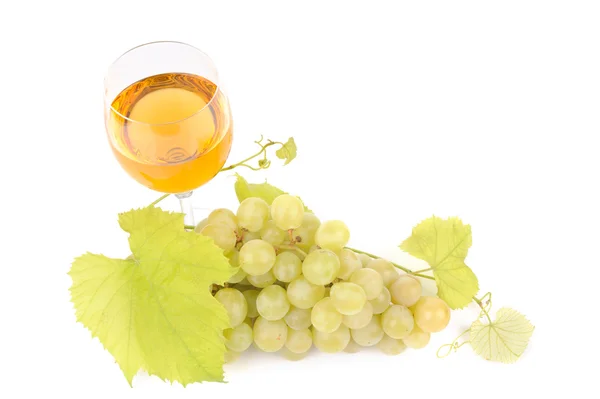 Green grapes with leaf and wine in the glass — Stock Photo, Image