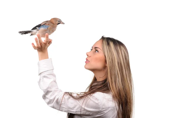 Portret van mooi meisje met een vogel in de hand — Stockfoto