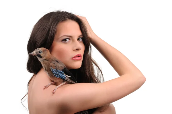 Retrato de menina bonita com pássaro na mão — Fotografia de Stock