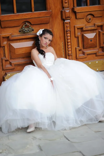 Portrait of attractive bride — Stock Photo, Image