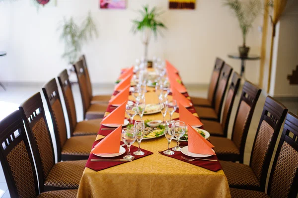 Fine restaurant dinner table place setting — Stock Photo, Image