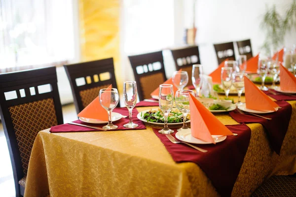 Fine restaurant dinner table place setting — Stock Photo, Image
