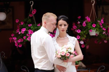 Gelin ve Damat Düğün üzerinde romantik bir an olması