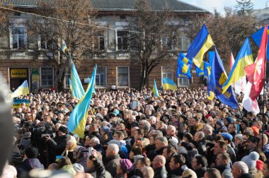 Ternopil, Ukrayna 1 Aralık: Protesto karşı Cumhurbaşkanı Yanukoviç ve hükümetin üzerinde 1 Aralık 2013 Ternopil, Ukrayna Ternopil Euromaydan üzerinde
