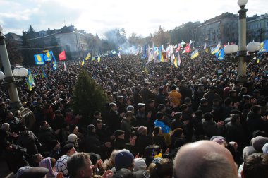 Ternopil, Ukrayna 1 Aralık: Protesto karşı Cumhurbaşkanı Yanukoviç ve hükümetin üzerinde 1 Aralık 2013 Ternopil, Ukrayna Ternopil Euromaydan üzerinde