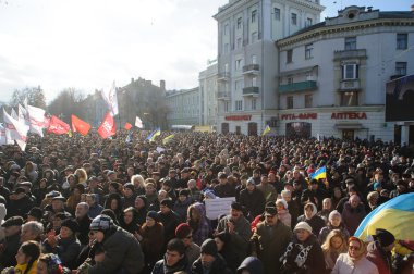 Ternopil, Ukrayna 1 Aralık: Protesto karşı Cumhurbaşkanı Yanukoviç ve hükümetin üzerinde 1 Aralık 2013 Ternopil, Ukrayna Ternopil Euromaydan üzerinde