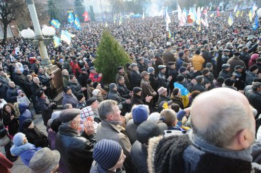Ternopil, Ukrayna 1 Aralık: Protesto karşı Cumhurbaşkanı Yanukoviç ve hükümetin üzerinde 1 Aralık 2013 Ternopil, Ukrayna Ternopil Euromaydan üzerinde