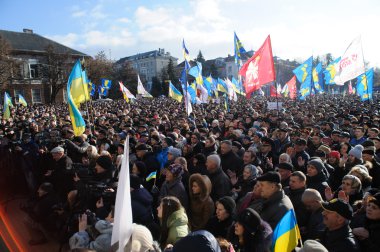 Ternopil, Ukrayna 1 Aralık: Protesto karşı Cumhurbaşkanı Yanukoviç ve hükümetin üzerinde 1 Aralık 2013 Ternopil, Ukrayna Ternopil Euromaydan üzerinde