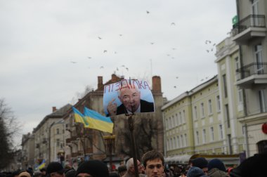 Ternopil, Ukrayna 1 Aralık: Protesto karşı Cumhurbaşkanı Yanukoviç ve hükümetin üzerinde 1 Aralık 2013 Ternopil, Ukrayna Ternopil Euromaydan üzerinde
