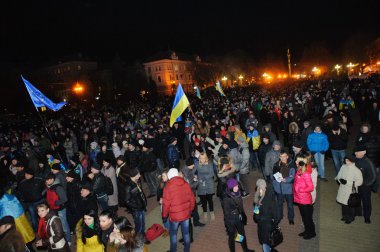 Ternopil, Ukrayna 1 Aralık: Protesto karşı Cumhurbaşkanı Yanukoviç ve hükümetin üzerinde 1 Aralık 2013 Ternopil, Ukrayna Ternopil Euromaydan üzerinde