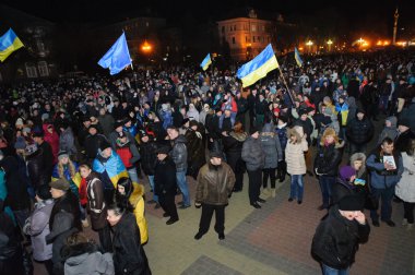 Ternopil, Ukrayna 1 Aralık: Protesto karşı Cumhurbaşkanı Yanukoviç ve hükümetin üzerinde 1 Aralık 2013 Ternopil, Ukrayna Ternopil Euromaydan üzerinde