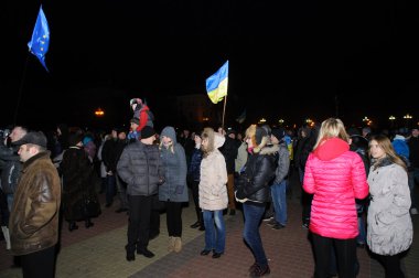 Ternopil, Ukrayna 1 Aralık: Protesto karşı Cumhurbaşkanı Yanukoviç ve hükümetin üzerinde 1 Aralık 2013 Ternopil, Ukrayna Ternopil Euromaydan üzerinde
