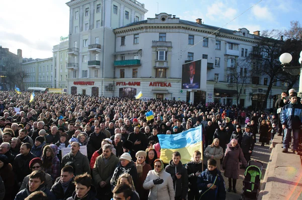 Ternopil, Ukraina den 1 December: Protest på Euromaydan i Ternopil mot presidenten Janukovitj och hans regering den 1 December 2013 i Ternopil, Ukraina — Stockfoto