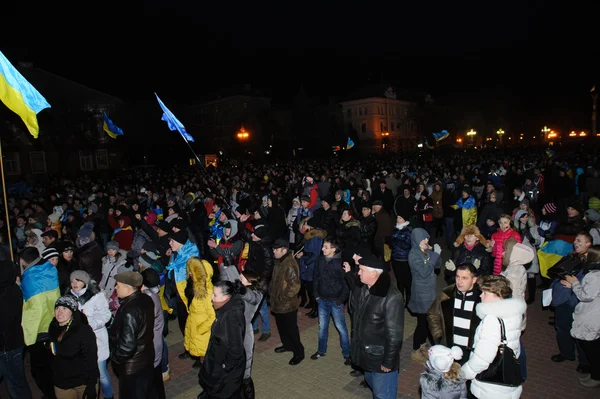 Tarnopol, Ukraina 1 grudnia: Protest na Euromaydan w Tarnopolu przeciwko prezydent Janukowycz i jego rządu na 1 grudnia 2013 w Tarnopol, Ukraina — Zdjęcie stockowe