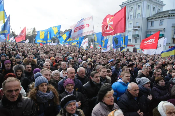 テルノーピリ、ウクライナ 12 月 1 日: 大統領ヤヌコビッチと 2013 年 12 月 1 日テルノーピリ、ウクライナの政府は彼に対してテルノーピリで Euromaydan に抗議 — ストック写真