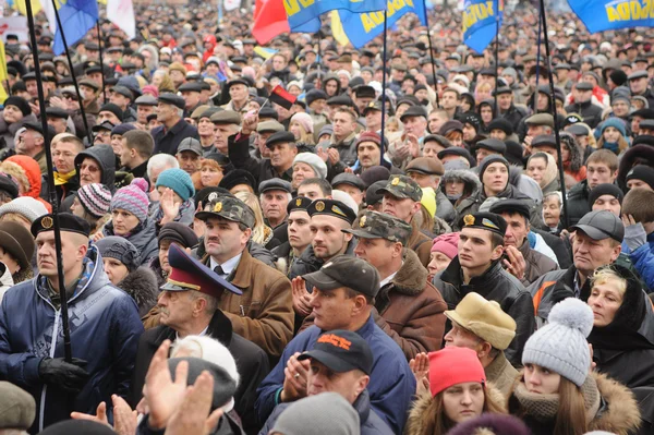 Ternopil, Ukrajina 1. prosince: Protest na Euromaydan v Ternopilu proti prezident Janukovyč a jeho vláda na 1 prosinci 2013 Ternopil, Ukrajina — Stock fotografie