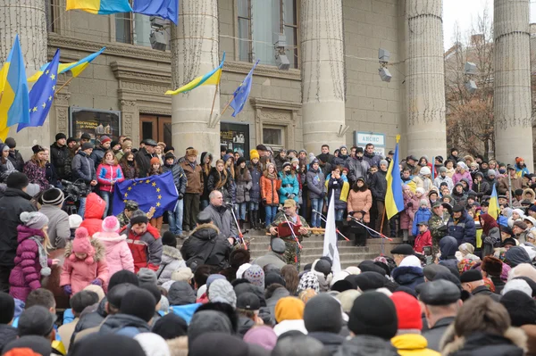 Tarnopol, Ukraina 1 grudnia: Protest na Euromaydan w Tarnopolu przeciwko prezydent Janukowycz i jego rządu na 1 grudnia 2013 w Tarnopol, Ukraina — Zdjęcie stockowe