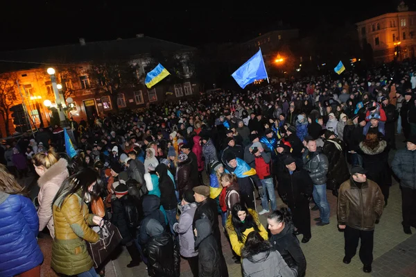 Ternopil, Oekraïne 1 December: Protest op Euromaydan in Ternopil tegen de president Janoekovitsj en zijn regering op 1 December 2013 in Ternopil, Oekraïne — Stockfoto