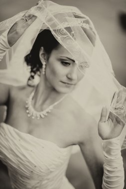 genç çekici gelin açık poz