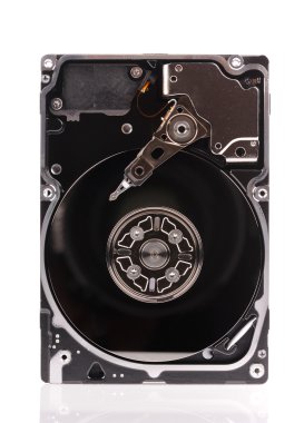 sabit disk sürücüsü beyaz zemin üzerine izole açın 