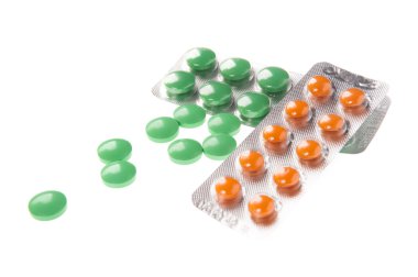 paket hap ve beyaz arka plan üzerinde izole açılan blister 