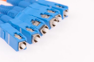 gri arka plan üzerinde izole Optik lif kablolar