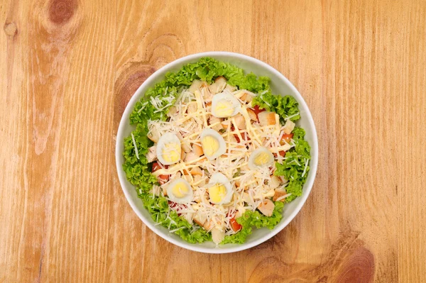 Fresh salad with chicken breast, cheese and eggs — Stock Photo, Image