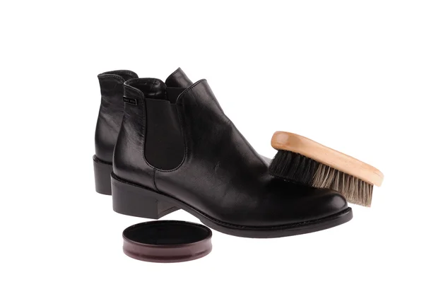 Stivali neri con spazzola da scarpe — Foto Stock