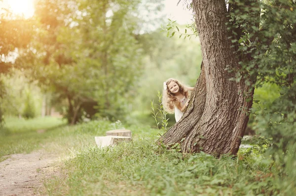 Portrét usměvavá holčička — Stock fotografie