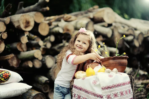 Portrait de petite fille souriante — Photo