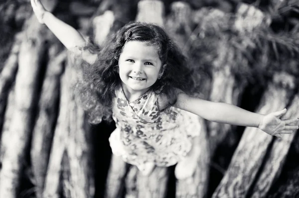 Retrato de menina sorridente — Fotografia de Stock