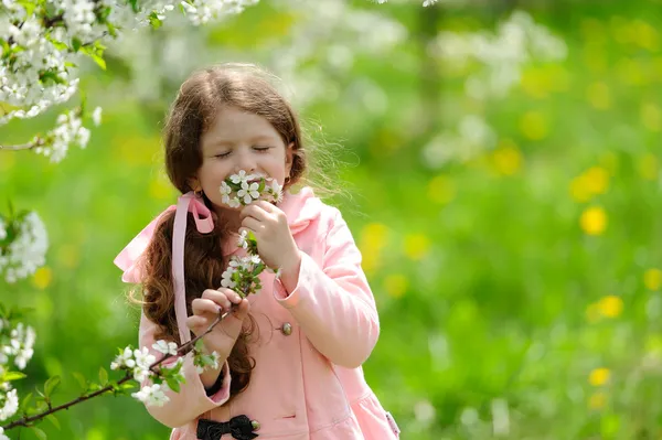 Little pretty girl dreaming in the green garden — Stock Photo, Image