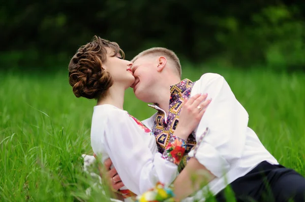 Portret van aanhankelijk paar — Stockfoto