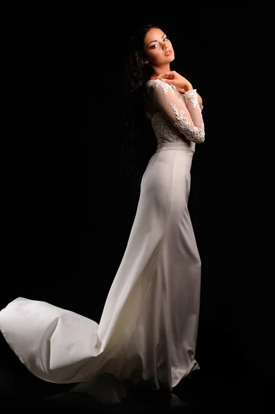 Retrato de mujer hermosa vestido blanco — Foto de Stock